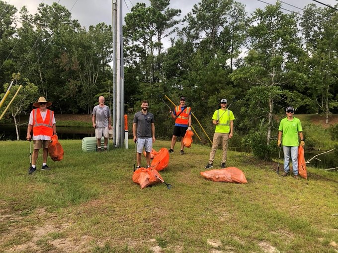 S&ME Employee-Owners Picking up trash